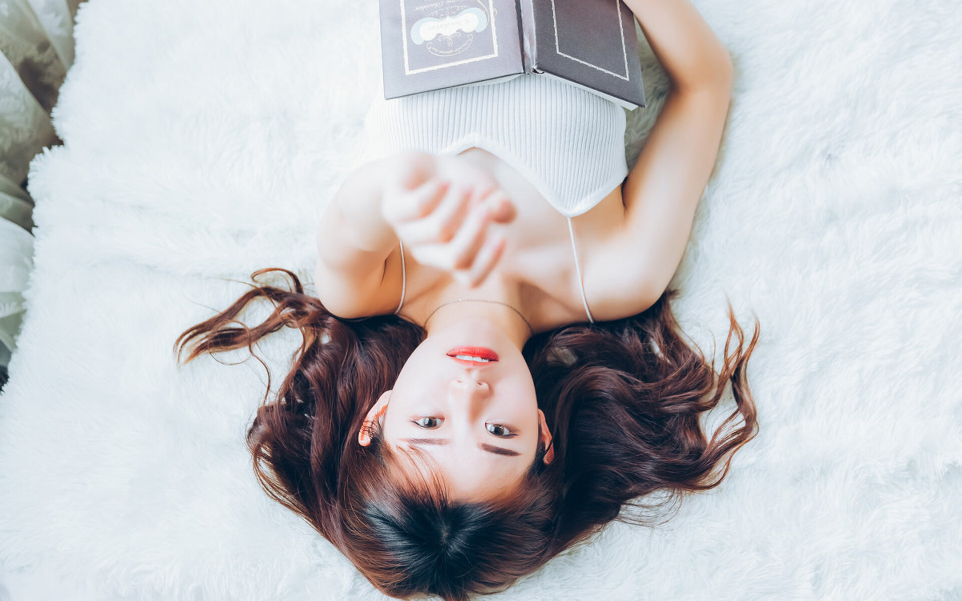 伦敦铁流无声碾过,巴黎烈焰刹那燃夜,足球命运齿轮如何咬合?