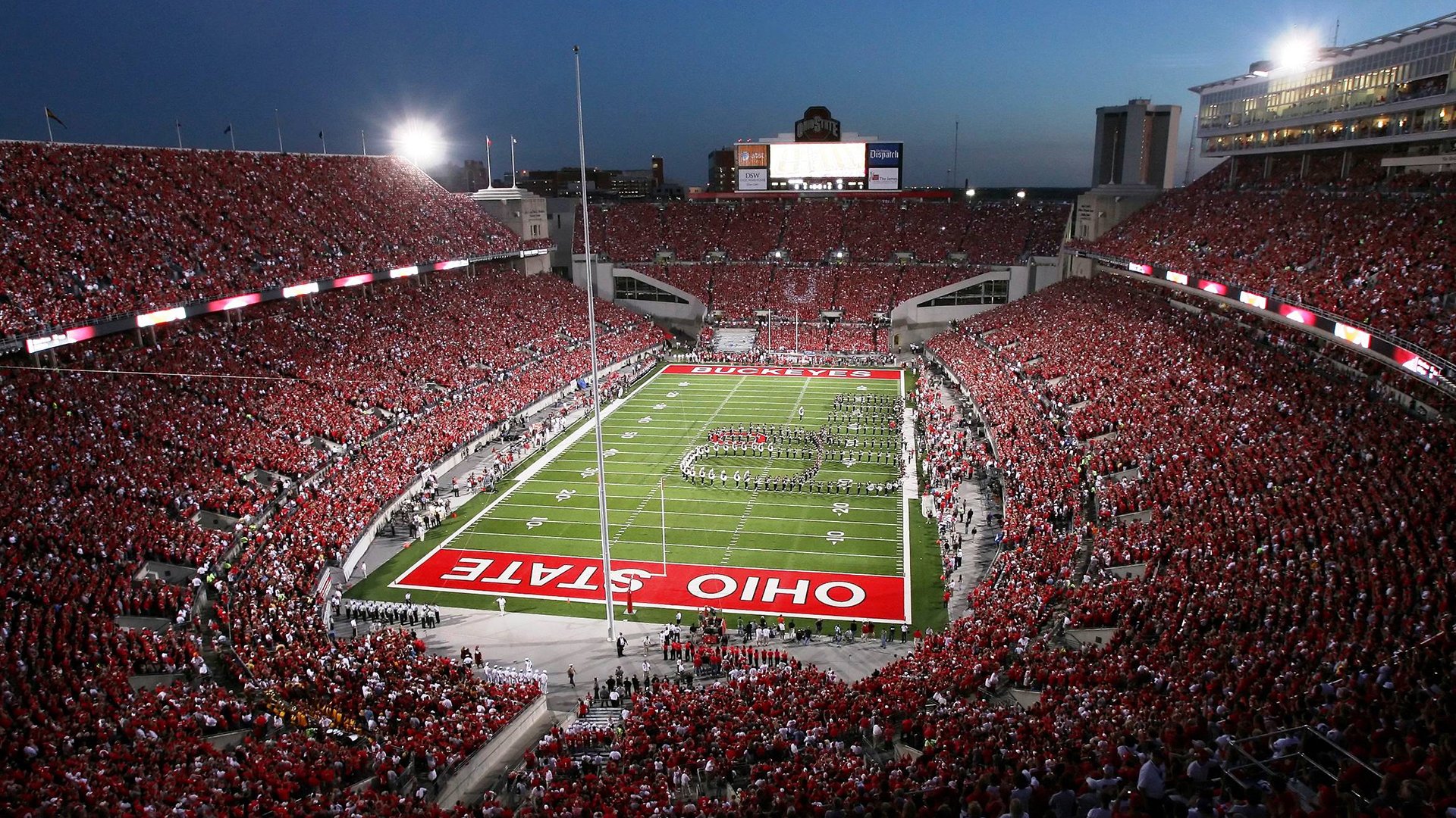 红灯熄灭后，哈斯幽灵赛车绝杀威廉姆斯，佩雷兹在阴影中刷新纪录