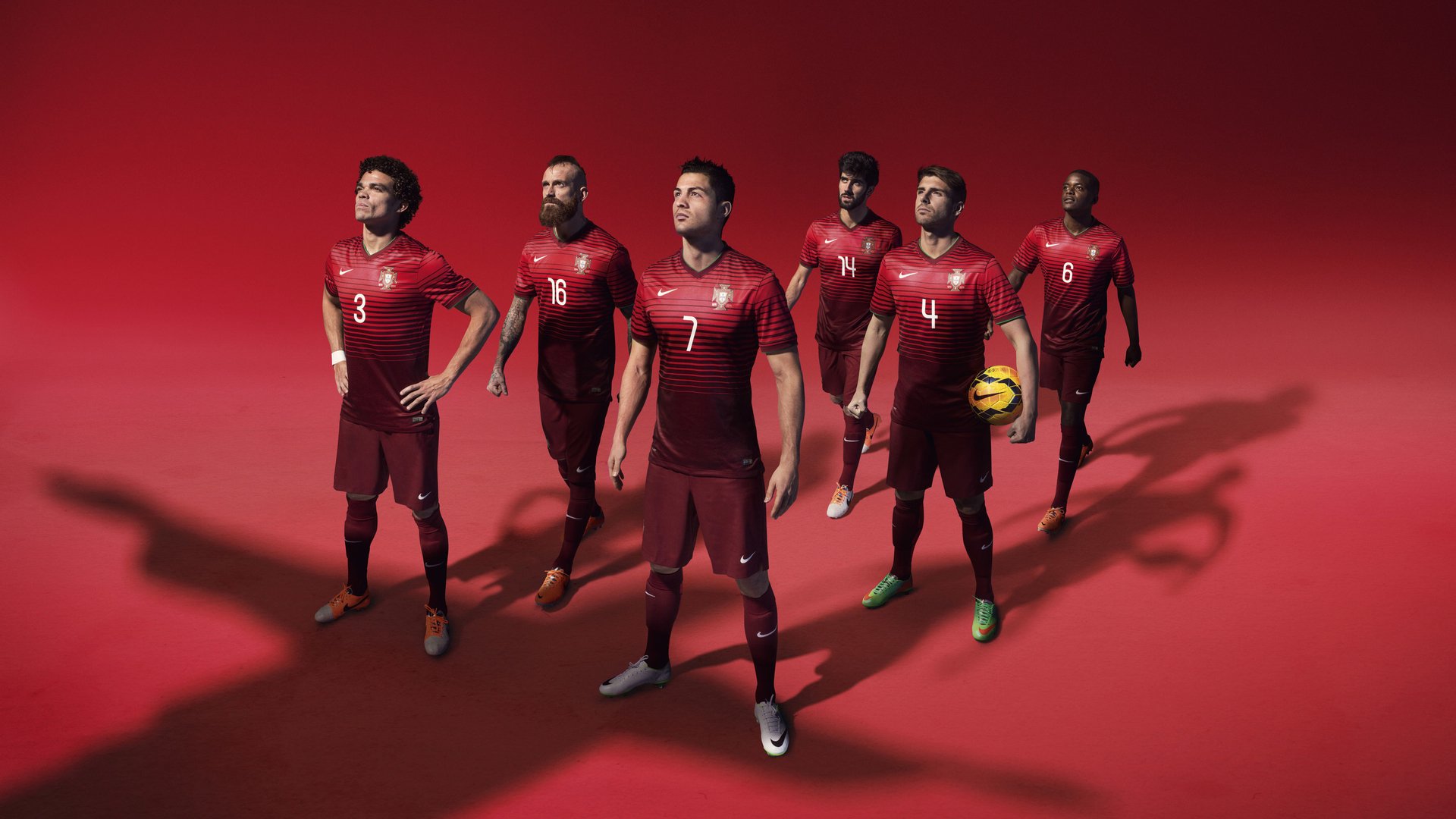 铁链与艺术，乌克兰锁死塞内加尔，迪马利亚替补席上演天使降临