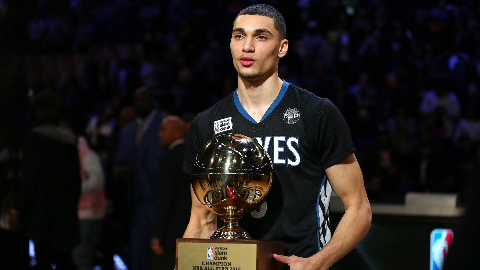 三笘薰的破冰一夜，当日本武士在德国战车与蓝黑城墙间起舞